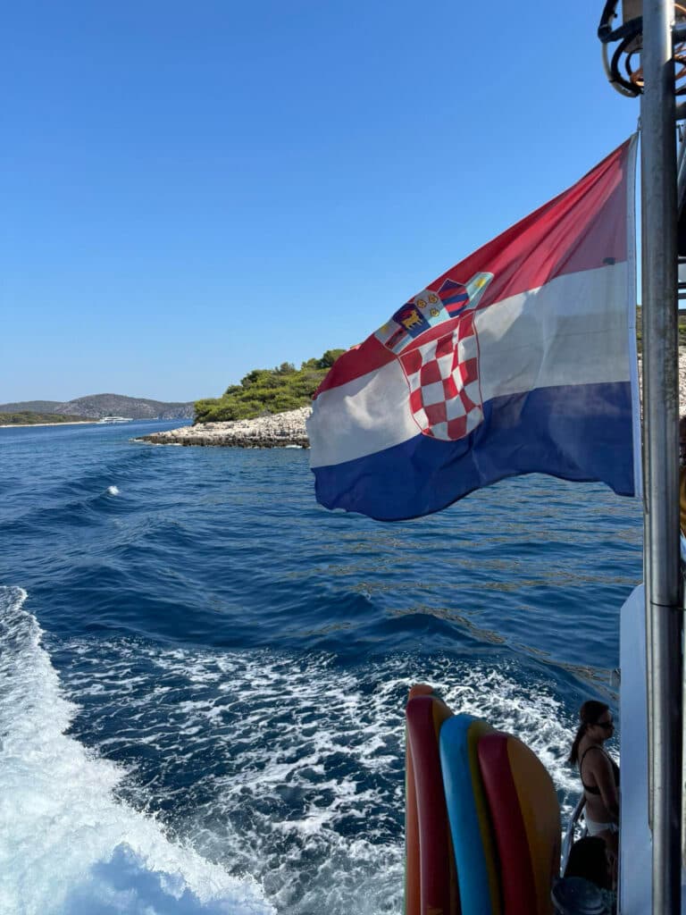 Split i Trogir: Rejs statkiem Hvar + Wyspy Pakleni z lunchem - 10
