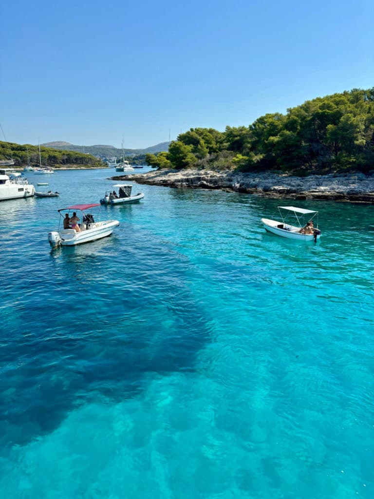 Split i Trogir: Rejs statkiem Hvar + Wyspy Pakleni z lunchem - 13
