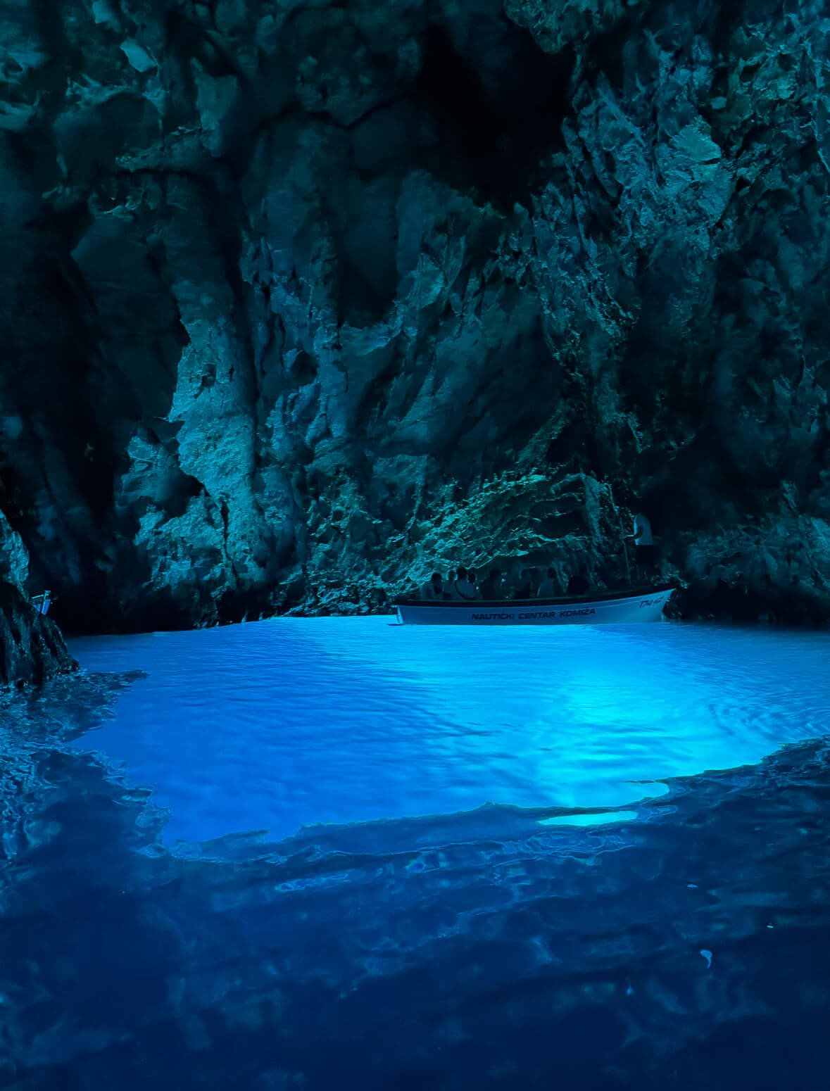 Split: Rejs łodzią motorową do Błękitnej Jaskini (Blue Cave) + wyspy - 11