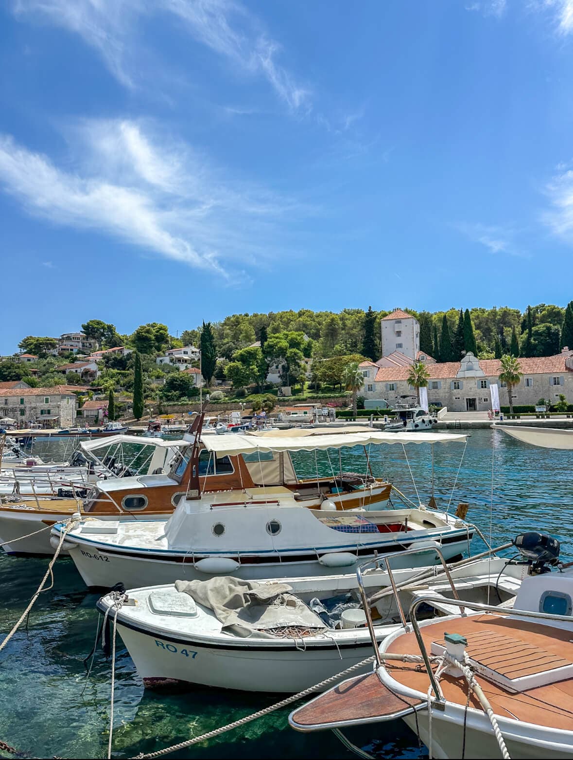 Trogir: Rejs statkiem do Błękitnej Laguny (Blue Lagoon z lunchem) - 3 przystanki - 10