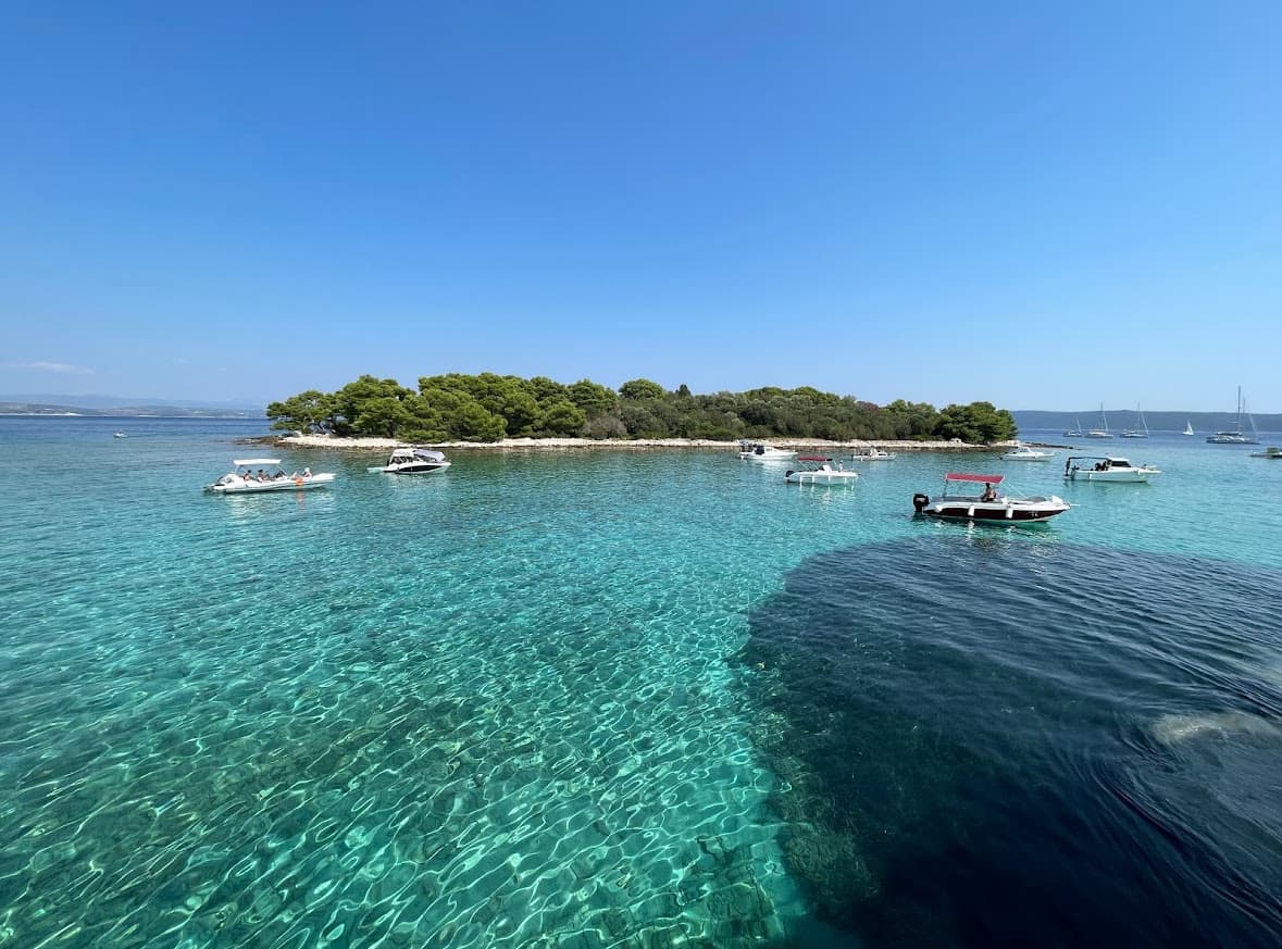 Split: Rejs łodzią motorową do Błękitnej Jaskini (Blue Cave) + wyspy - 13