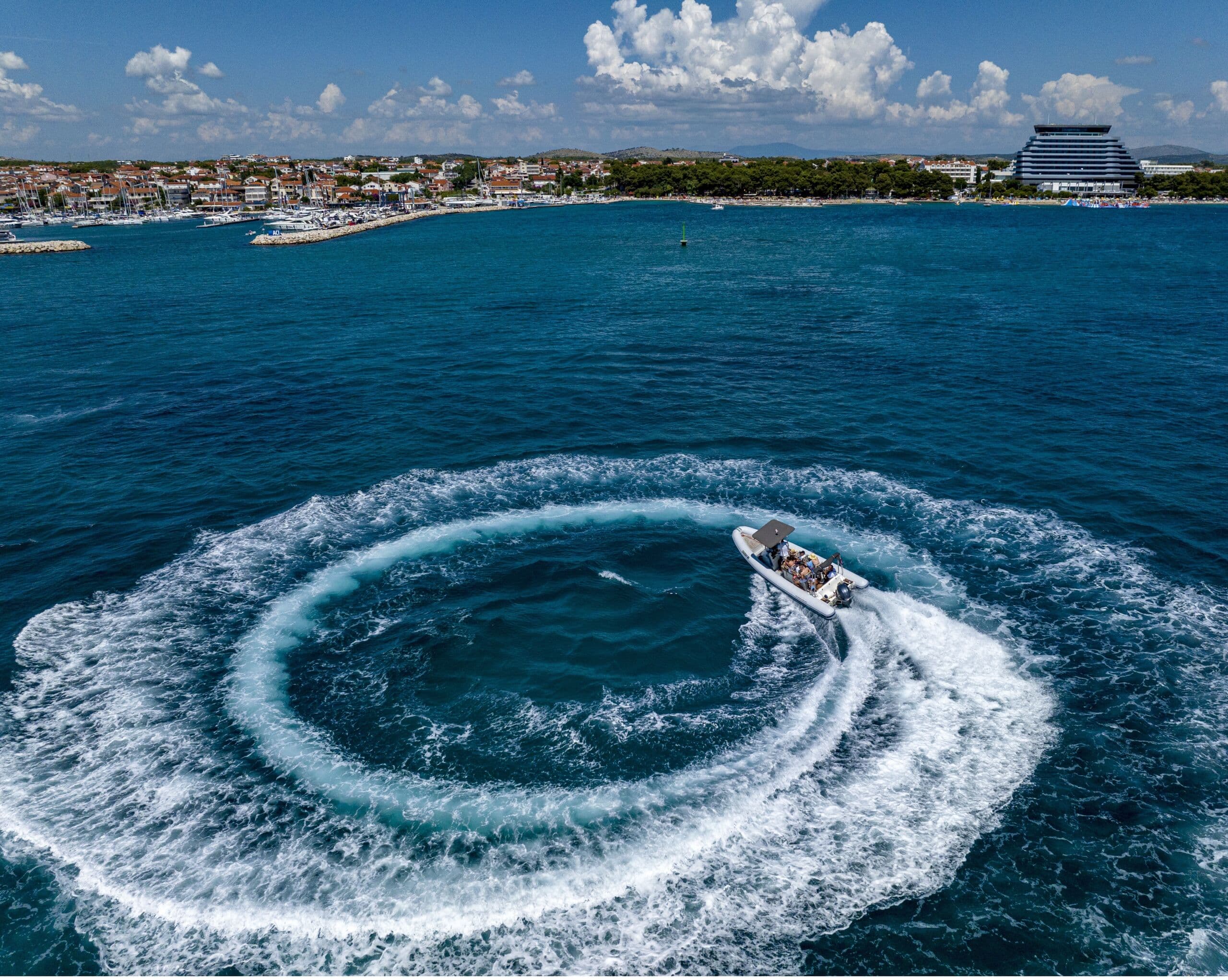 Vodice: Prywatny rejs łodzią motorową po wyspach Riwiery Szybenikiej - opcja całodniowa - 5