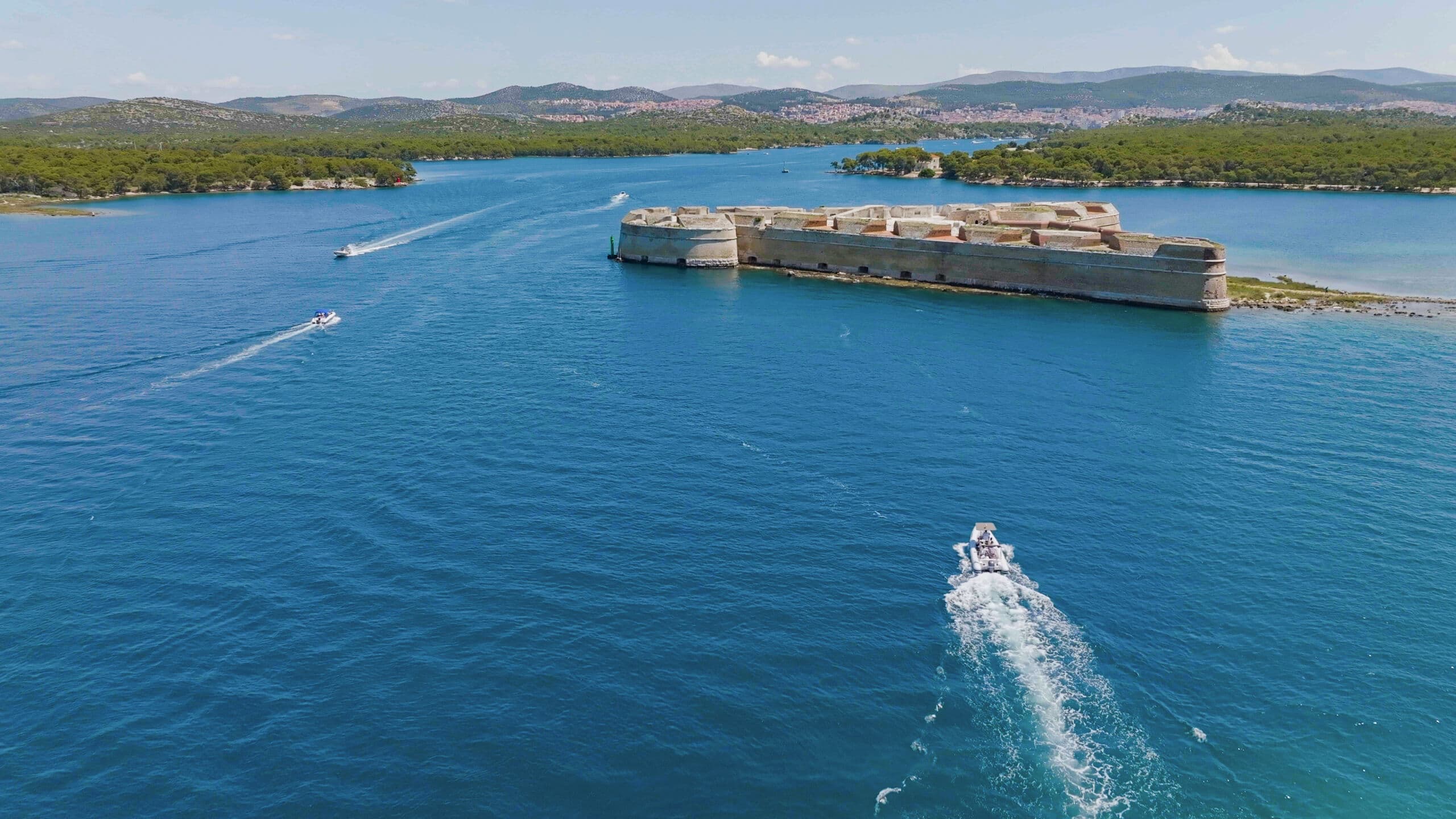 Vodice: Prywatny rejs łodzią motorową po wyspach Riwiery Szybenikiej - opcja całodniowa - 10