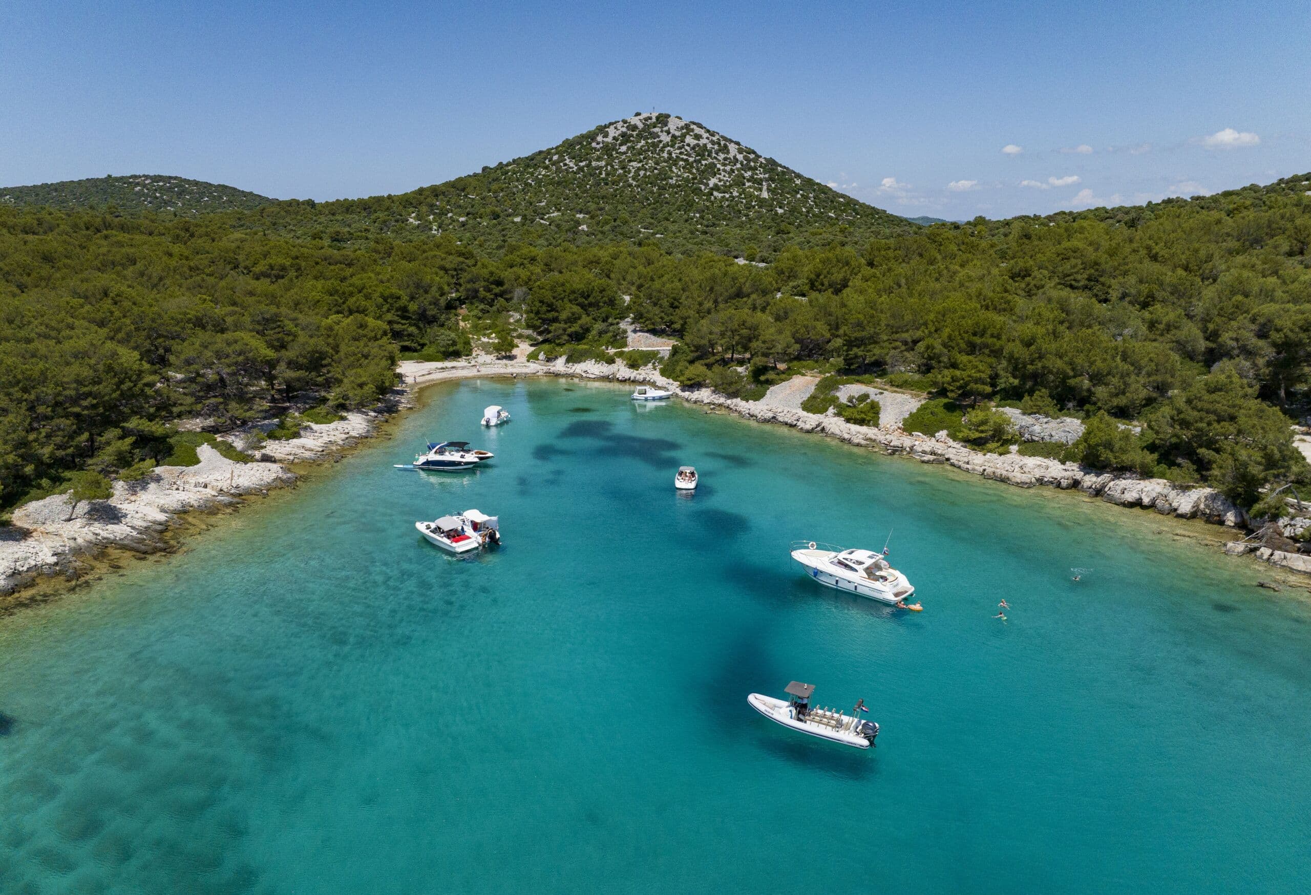 Vodice: Prywatny rejs łodzią motorową po wyspach Riwiery Szybenikiej - opcja całodniowa - 11