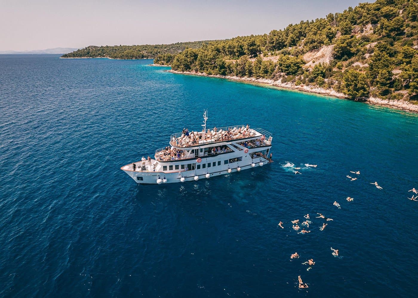 Split: Rejs statkiem do Błękitnej Laguny (Blue Lagoon z lunchem) - 3 przystanki