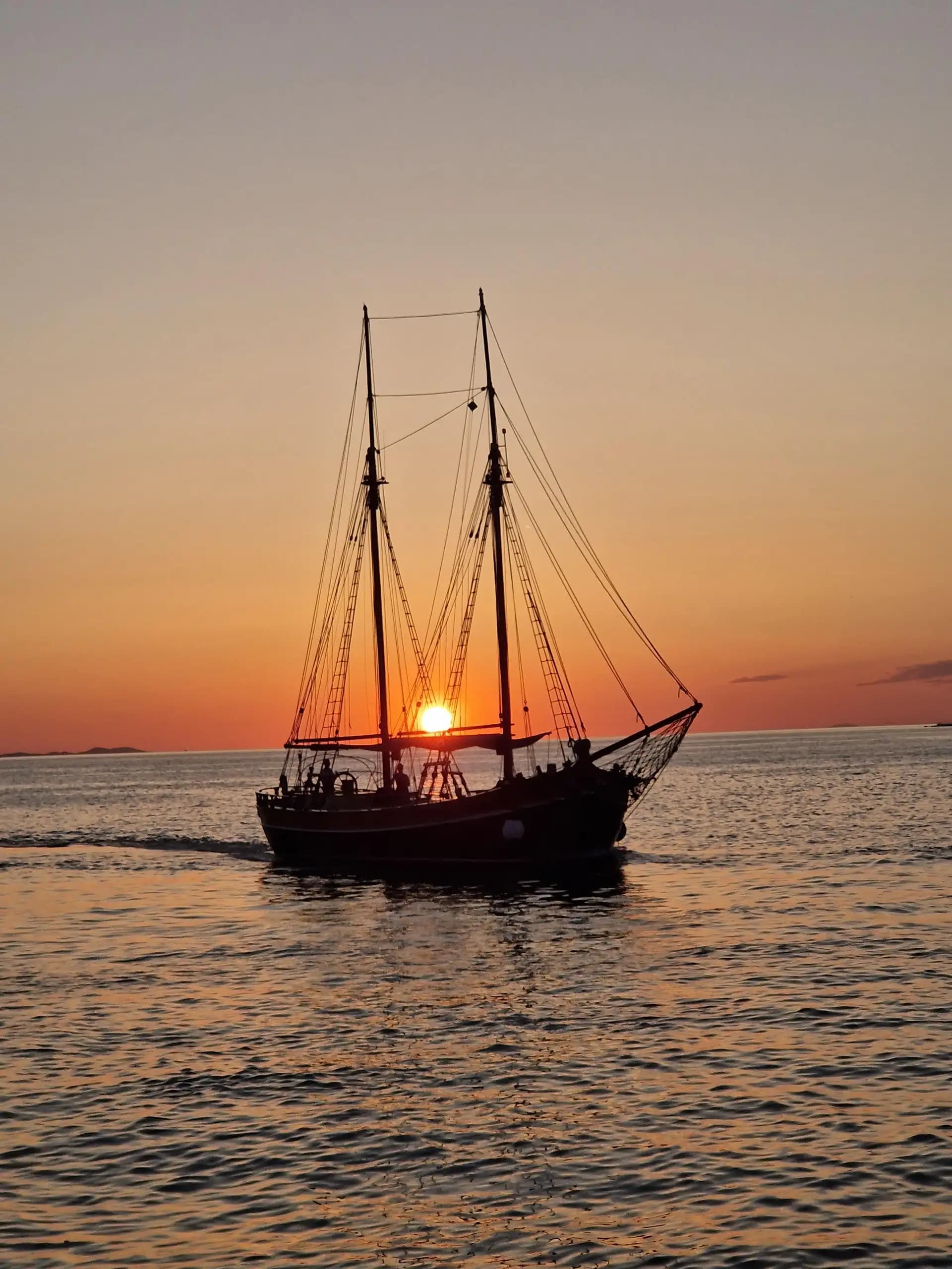 Zadar: Rejs tradycyjną łodzią o zachodzie słońca z winem i napojami - 6