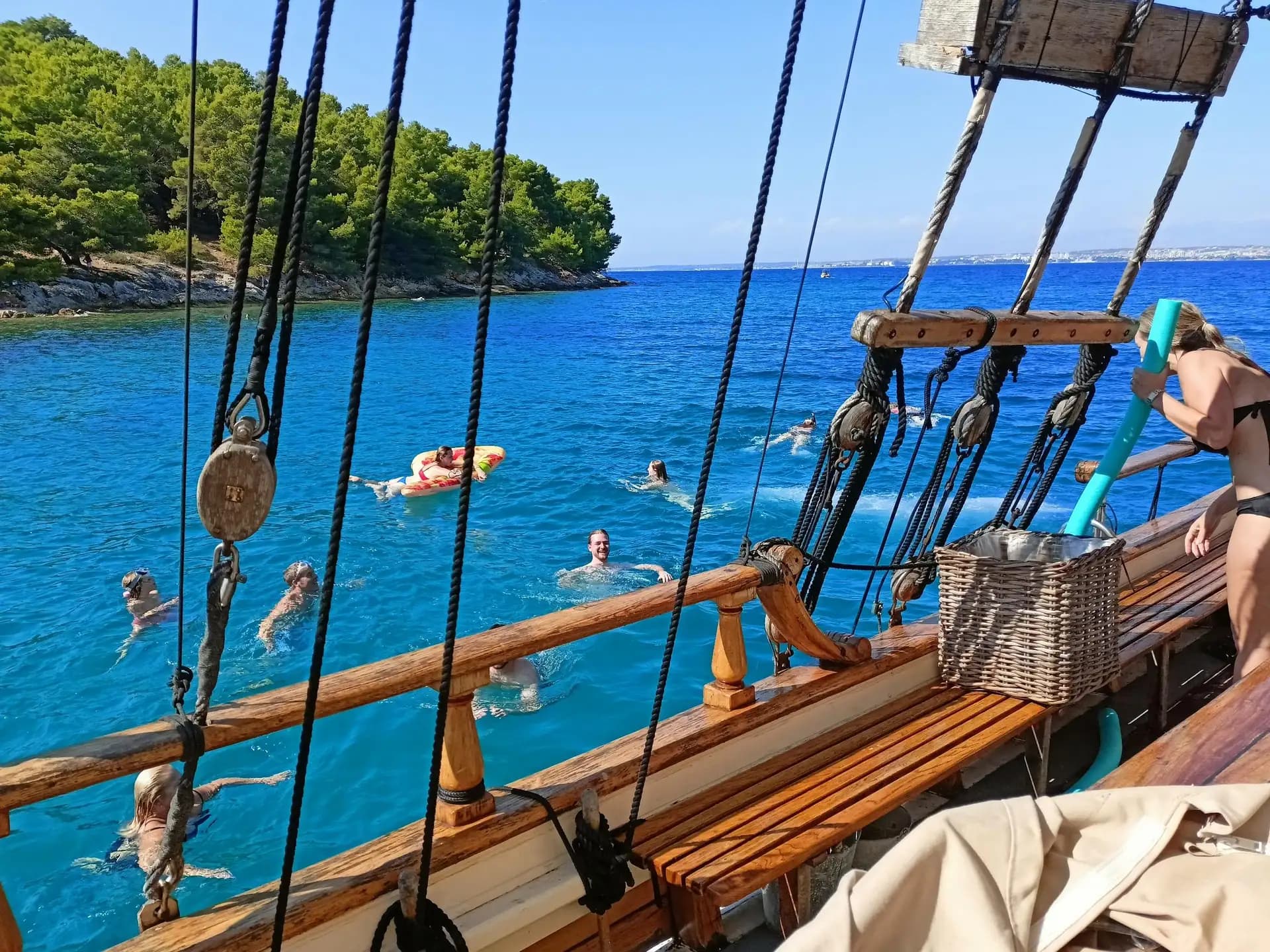 Zadar: Rejs półdniowy tradycyjną 120-letnią łodzią po Adriatyku