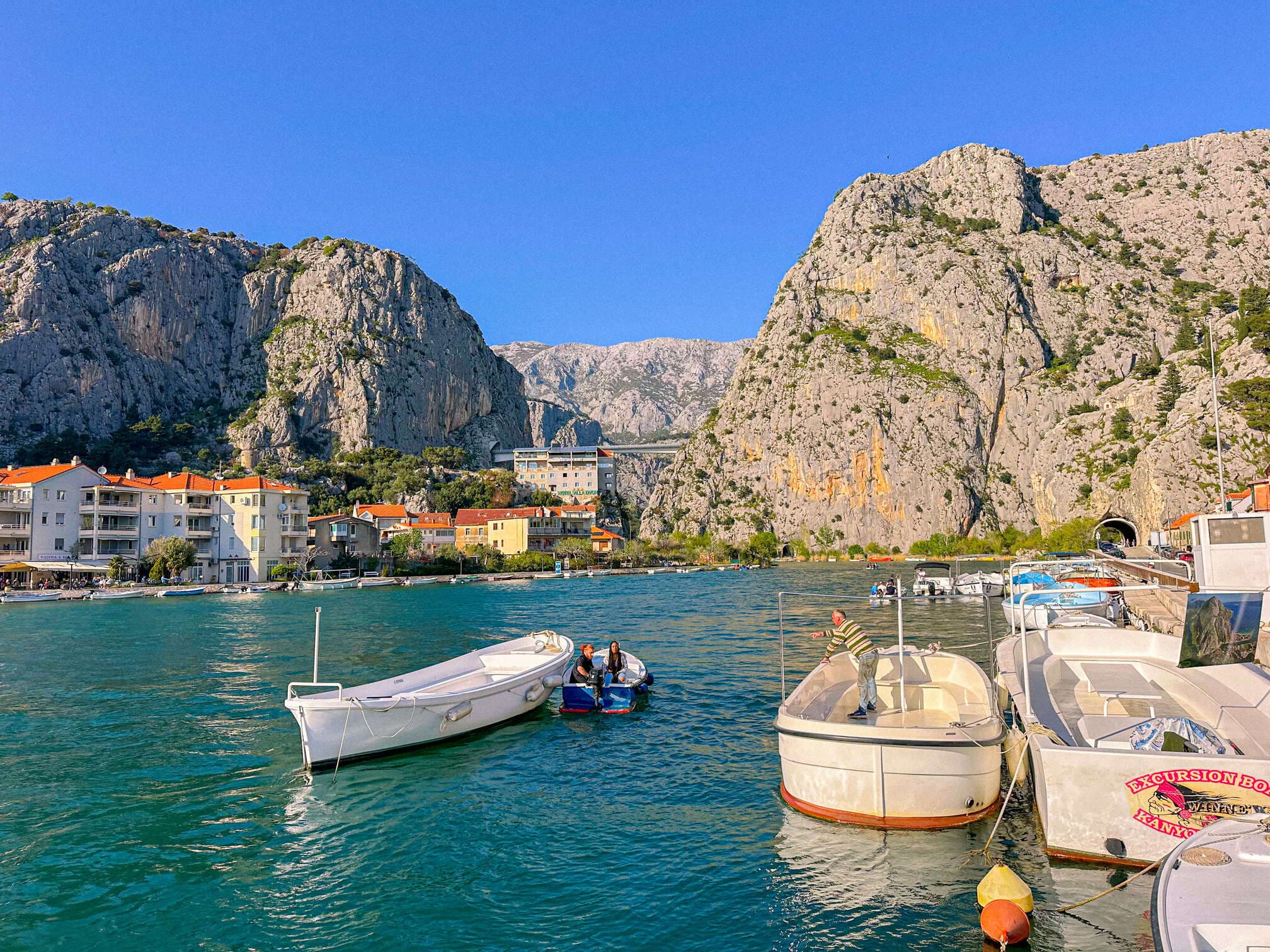 Makarska: Wyjazd do Omiša - spływ Cetiną i lokalne degustacje z polskim przewodnikiem