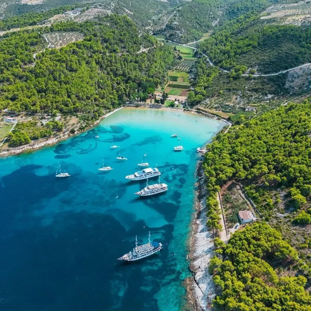 Omiš - Rejs statkiem na wyspę Brač - zatoka Lovrečina i miasteczko Postira - 1