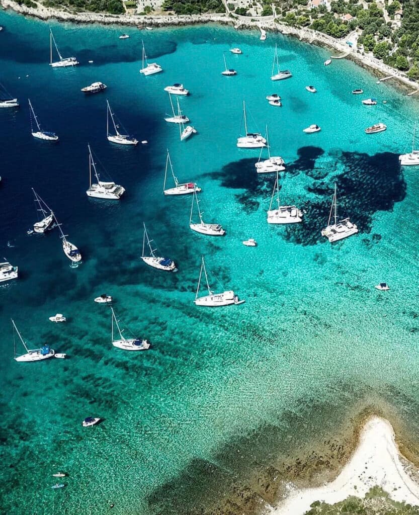 Trogir: Rejs statkiem do Błękitnej Laguny (Blue Lagoon z lunchem) - 3 przystanki