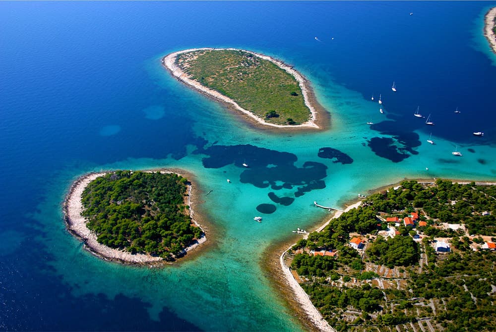 Trogir: Rejs statkiem do Błękitnej Laguny (Blue Lagoon z lunchem) - 3 przystanki