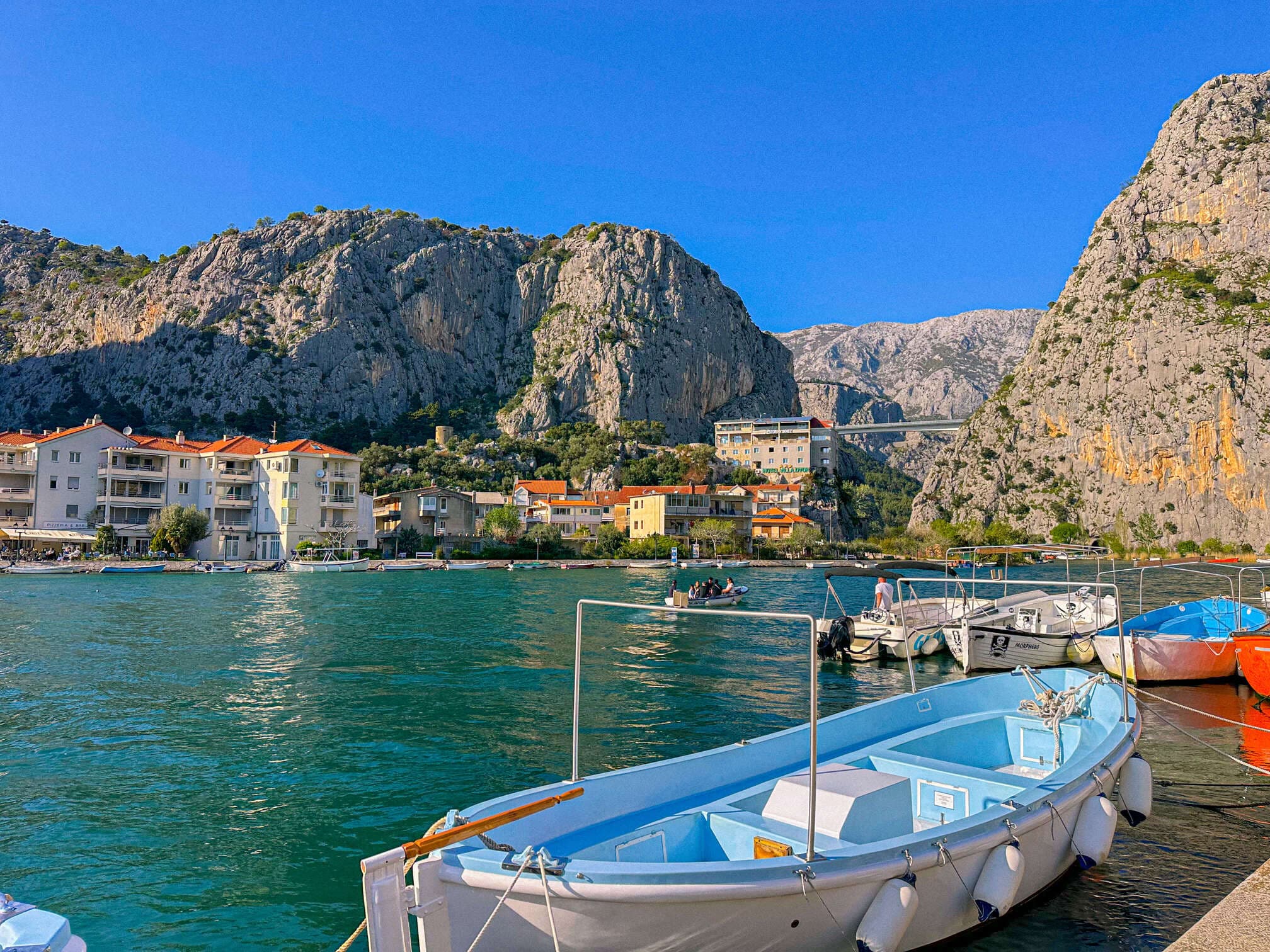 Makarska: Wyjazd do Omiša - spływ Cetiną i lokalne degustacje z polskim przewodnikiem