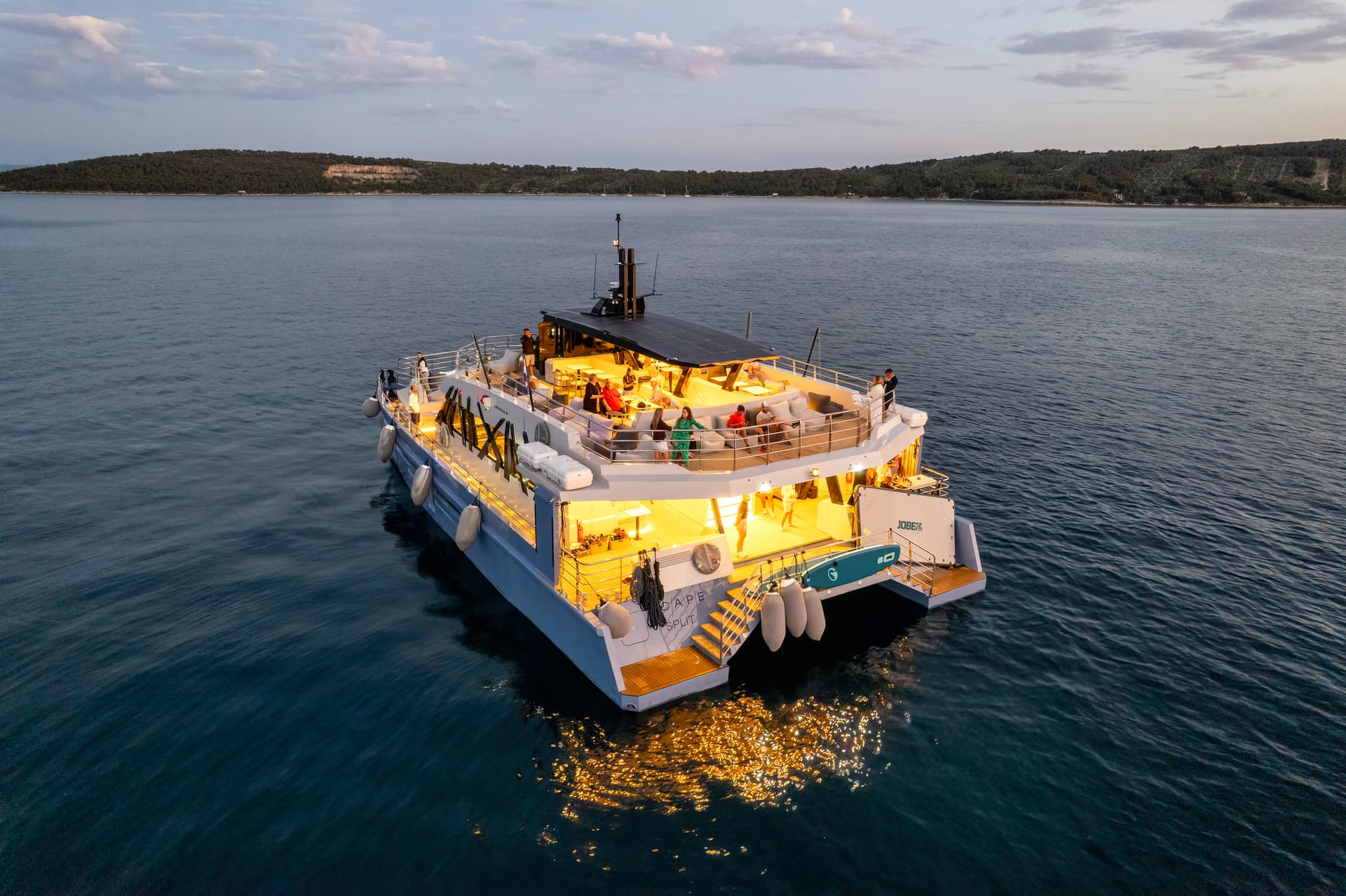 Split: Wieczorny rejs luksusowym katamaranem z muzyką na żywo i degustacją